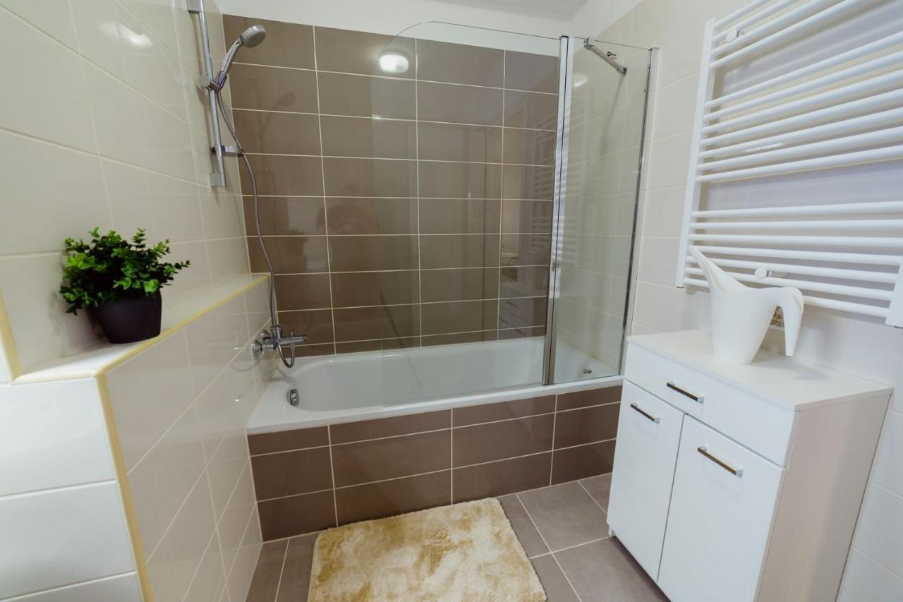 Corvin Promenade With Free Parking Apartment Budapest Exterior photo